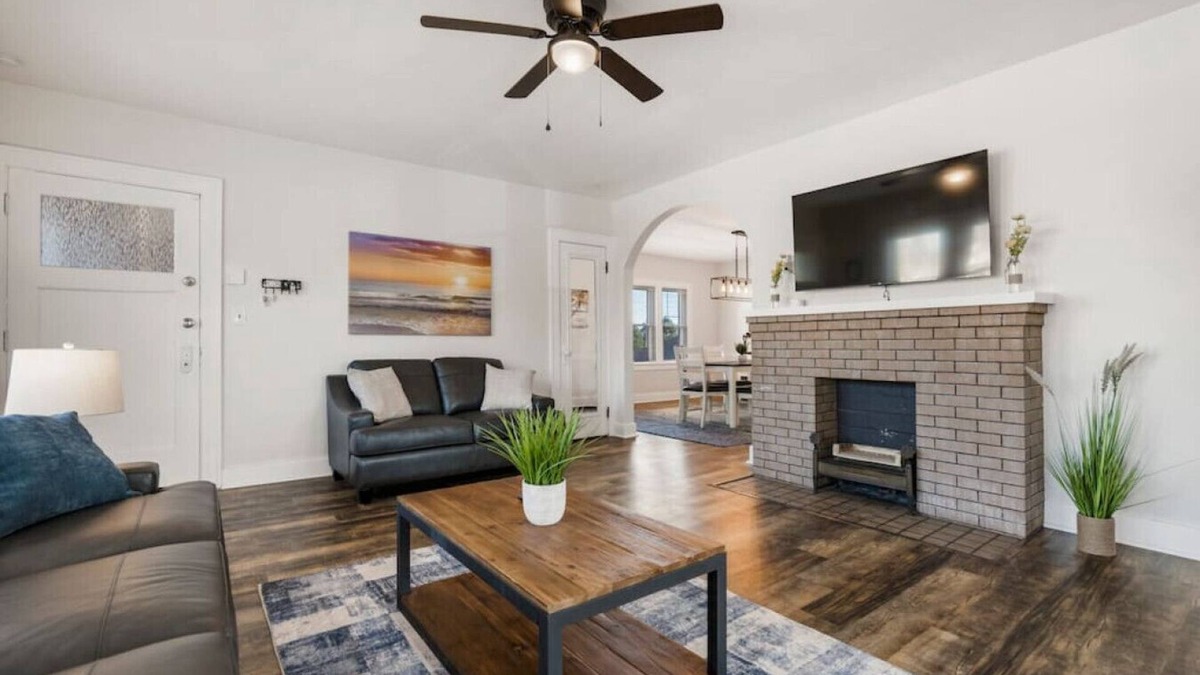 Canton Apartment | Large 2 Bed Apartment in The Heart of Canton
