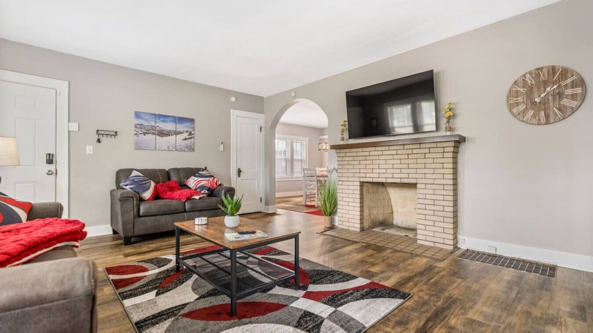 Canton Apartment | Large 2 Bed Apartment in The Heart of Canton