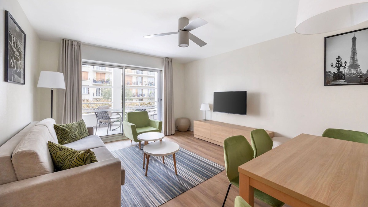 Diderot Condo | Large 2-Bed Apartment | Paris Vincennes | Sleeps 6
