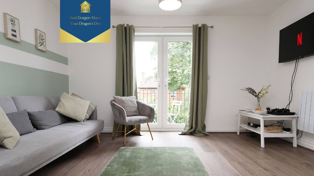 Cathays Apartment | large 2 bed central apartment with balcony/parking