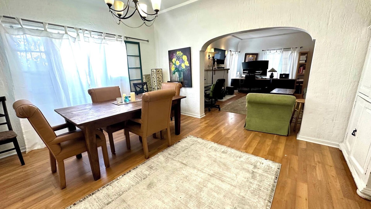 La Brea House | LARGE 2 bedroom 2Ba, Parking, Storage, Walk to The Grove, Parks, Landmarks