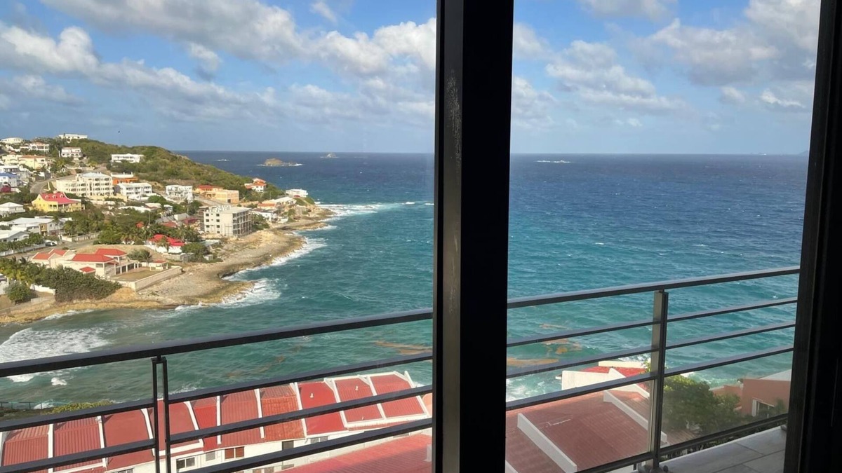 Point Blanche Apartment | Large 2 bedroom apartment (sleeps 6) in Residence 10 minutes from beaches