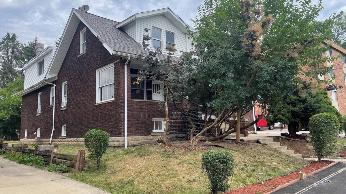McKnight Apartment | Large 2-bedroom apartment/1 Bath in nice Pittsburgh with AC