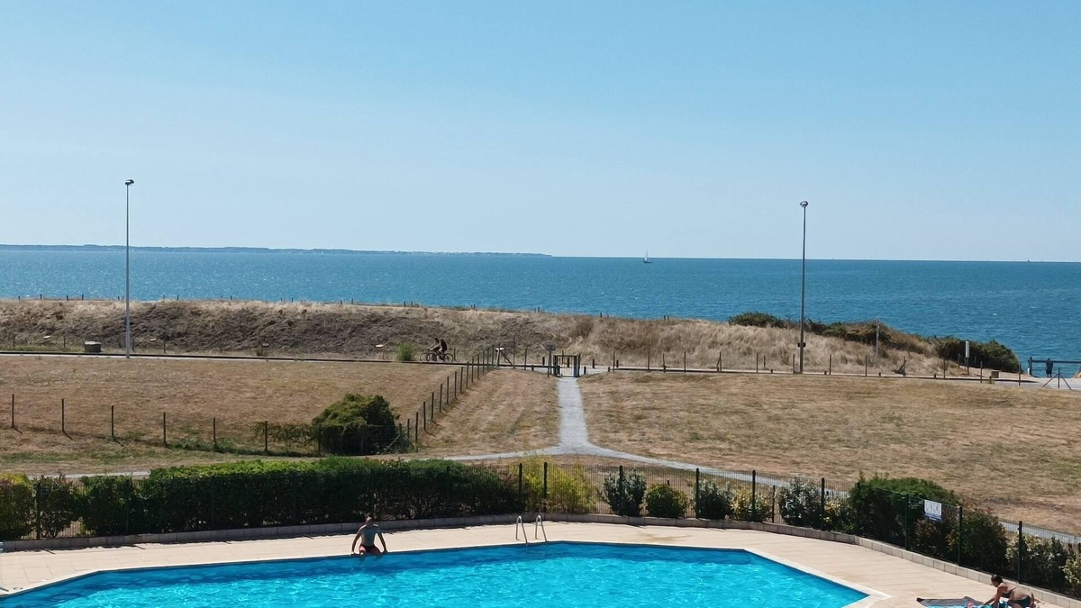 Morbihan Apartment | Large 2-bedroom apartment with sea and pool views. Beach 40 meters away.