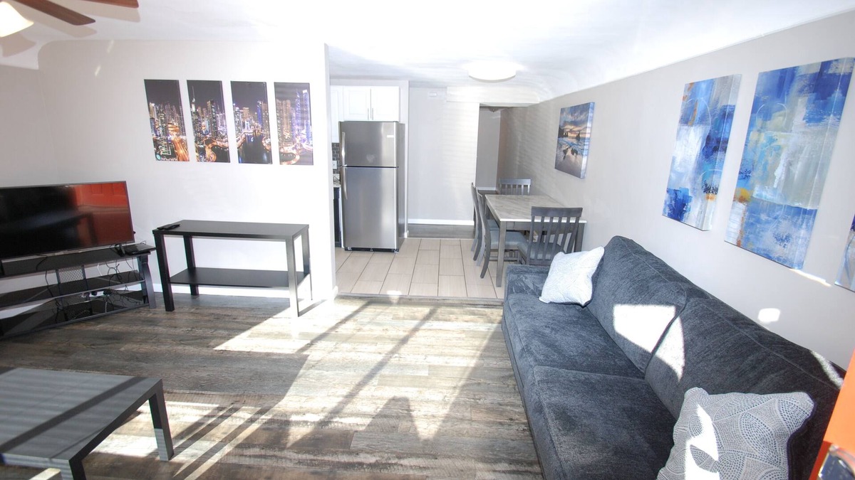 Mount Saint Joseph Apartment | Large 2 Bedroom - Full kitchen - Sleep 6