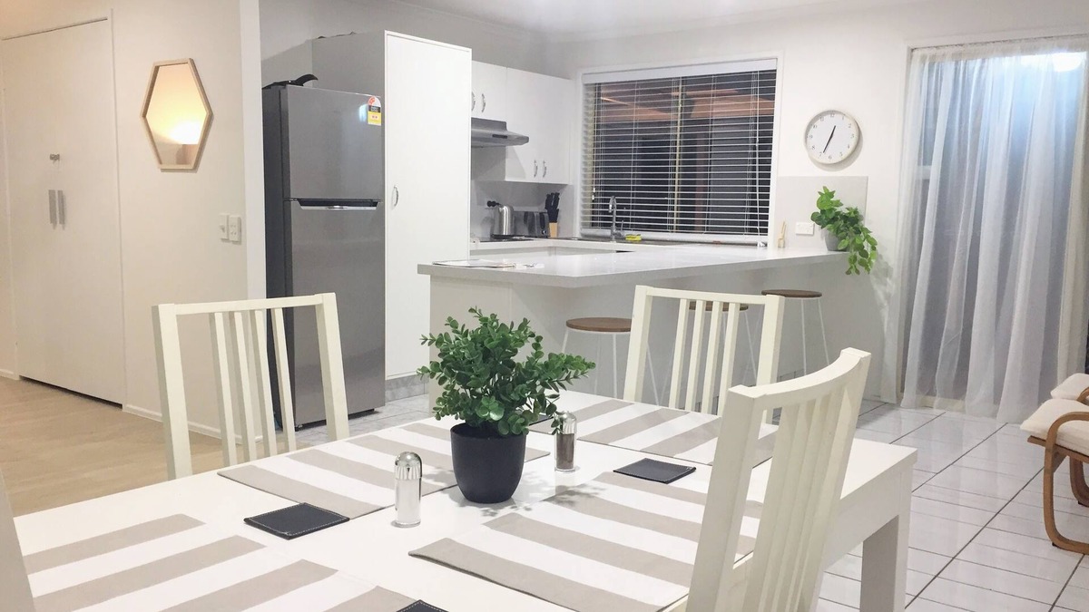 Labrador House | Large 2 bedroom house | Quiet, Central and Modern