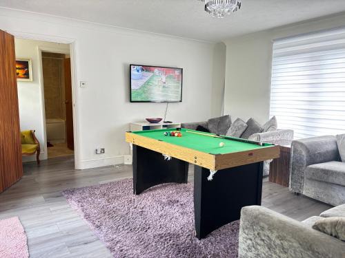 Lacey Green House | Large 2BR Bungalow Independent fully Furnished with Parking & Garden