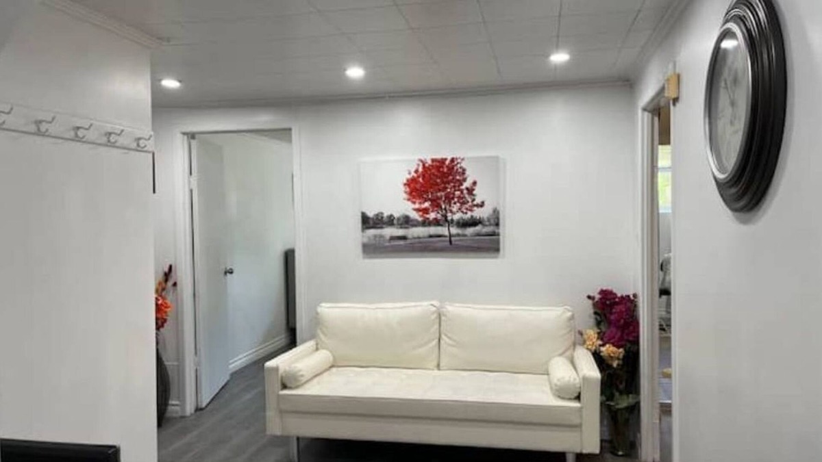 Scarborough Apartment | Large 3 BDR apt. free parking near Bluffers