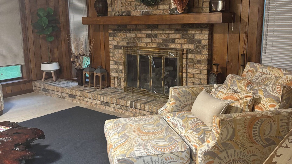 Benton House | Large 3 bedroom/4 Beds/2 Bath home very clean and spacious