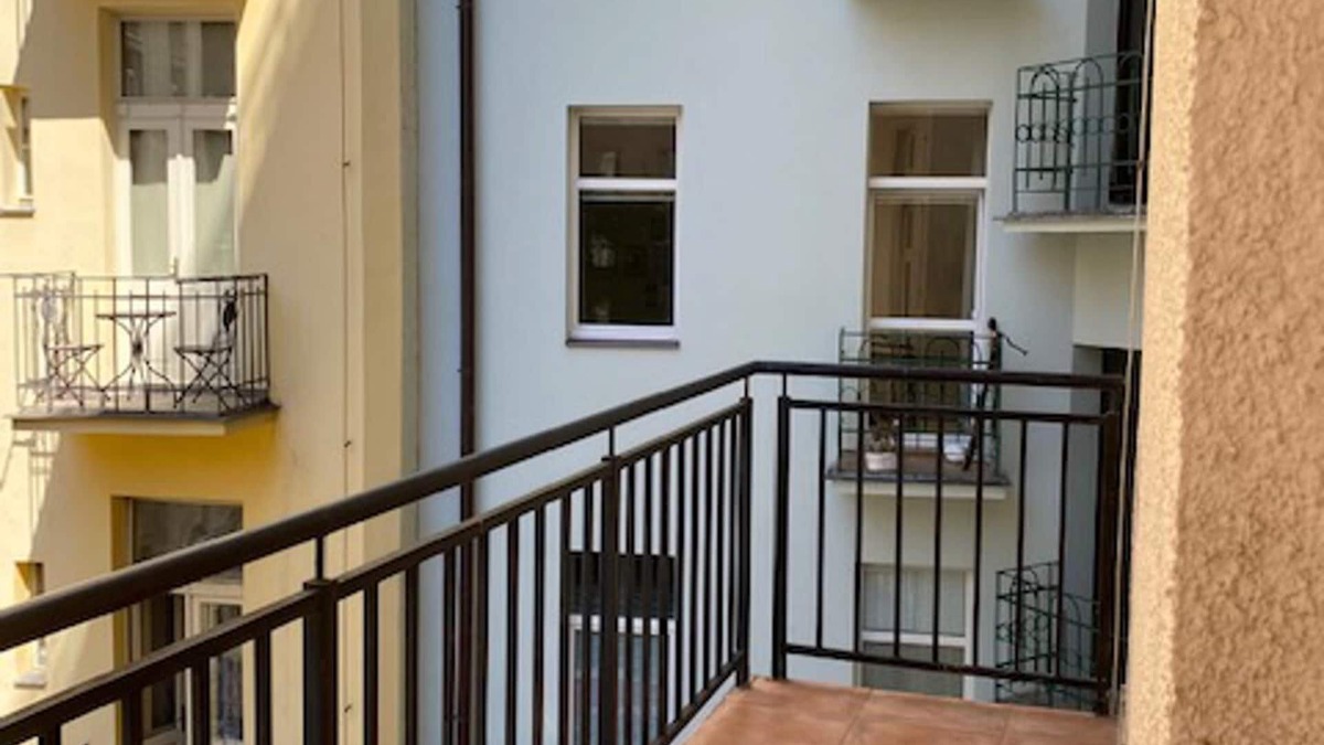 Andel Apartment | Large 3 Bedroom Family Apartment With Balcony