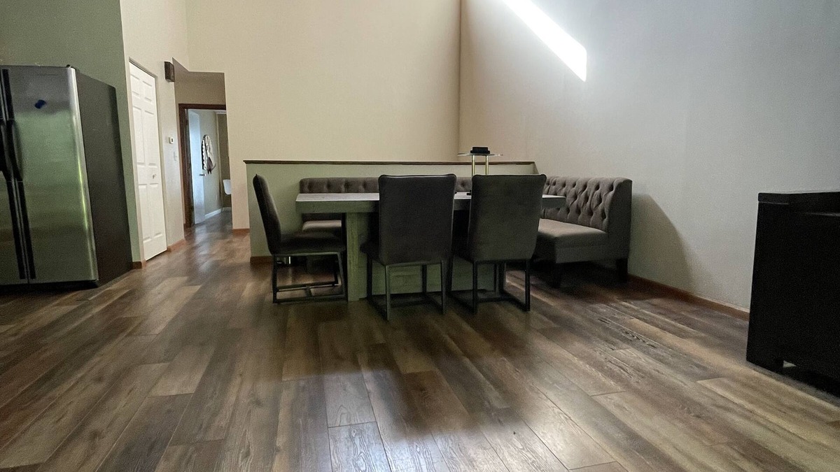 Apple Valley House | large 3 beds 2 bath Townhome with 20' high ceiling and stone fire place.