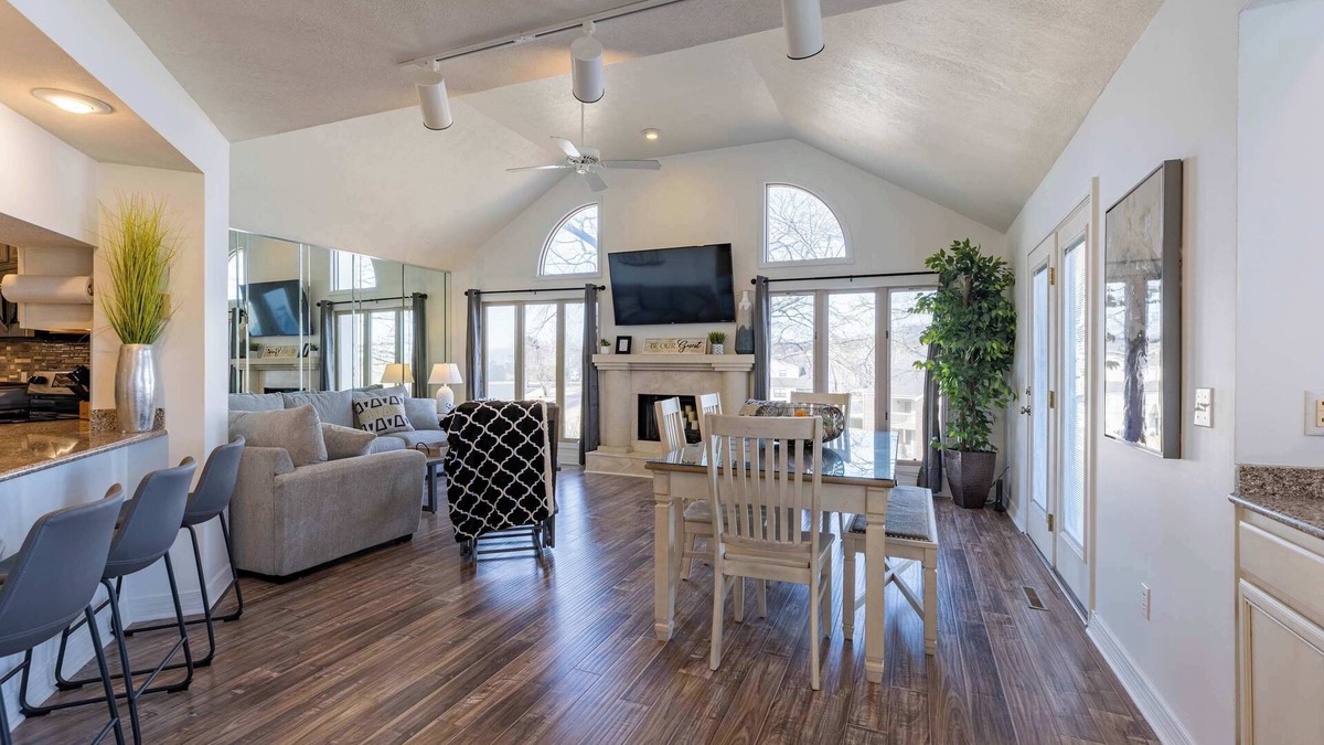 Table Rock Villa | Large 3 BR/2.5BTH Villa