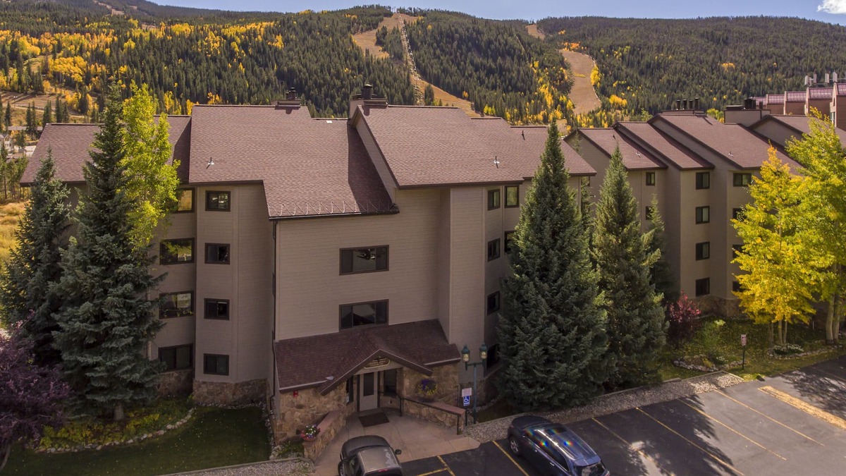 Mountain House Condo | Large 3 BR/3 BA Near Mountain House Lifts; Private Hot Tub in unit; 7 beds