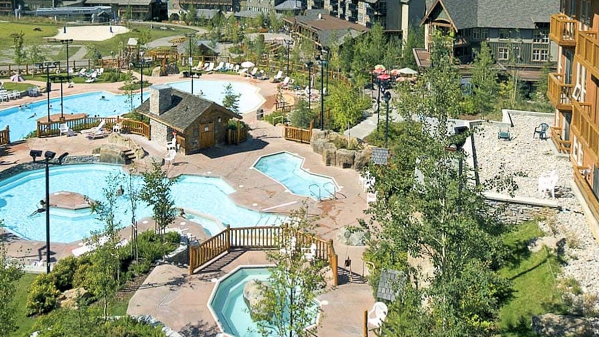 East Kootenay Condo | LARGE 3-Br 3-Ba | Ski In/Out | Pool & Hot Tubs | Central Upper Village Location