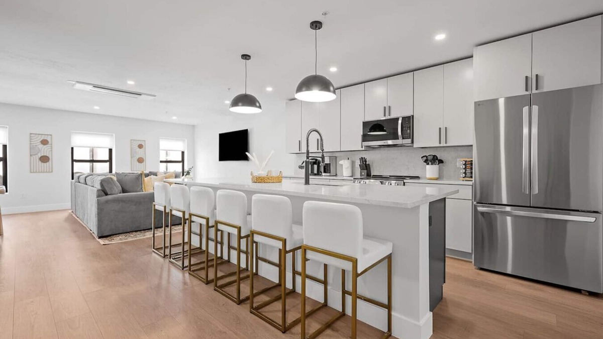 Central Business District Apartment | Large 3 BR Apt- Downtown Luxury