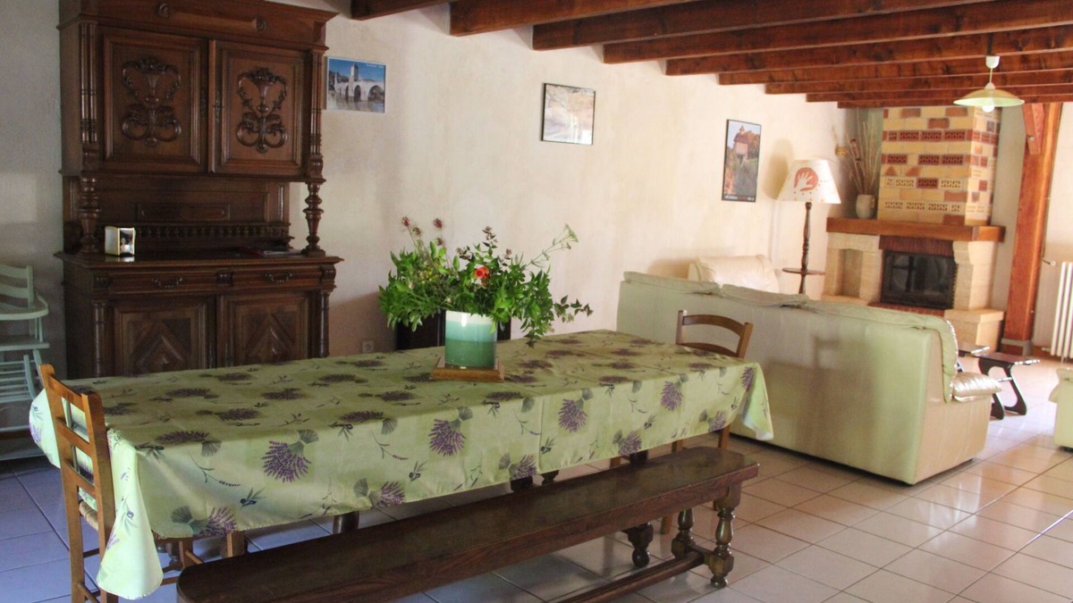Sarrazac House | Large 3* gite with indoor pool on the causse du Lot in the countryside.