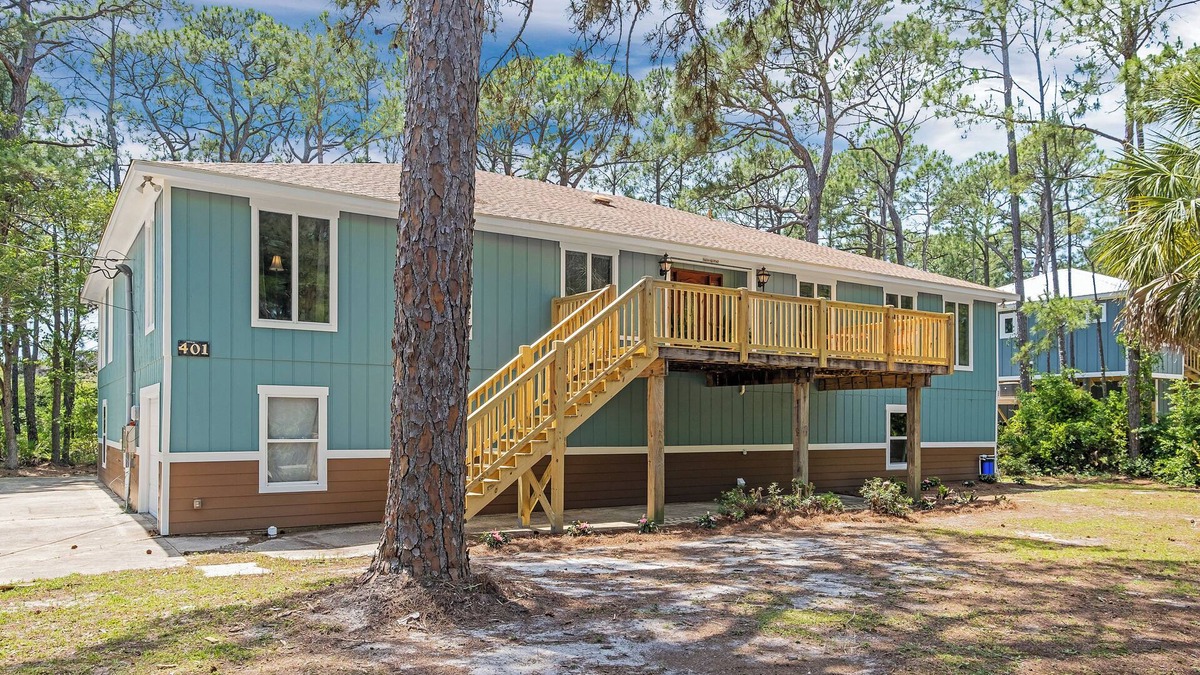 Dauphin Island House | Large 3 Story Home in the pines of the East End