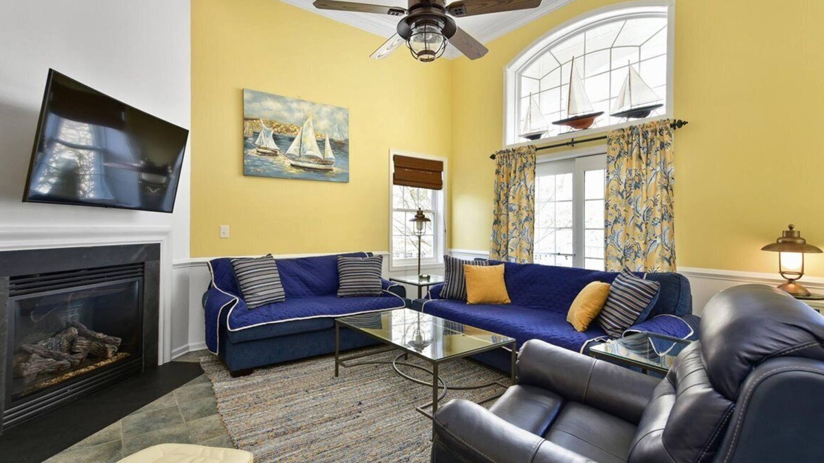 Bayside House | Large 3BR 2.5BA Garage Townhouse in Great West OC Neighborhood with Pool.