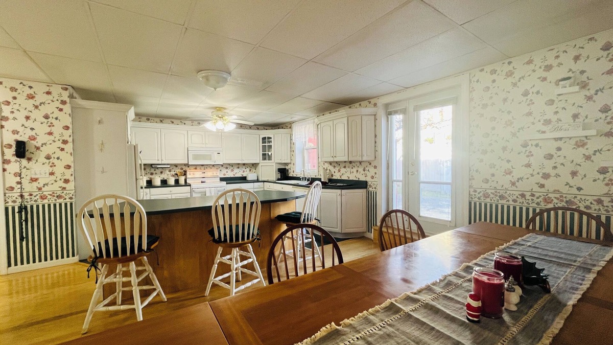 Berlin Apartment | Large 3BR/2BA, Best NH Skiing/SkiDoo, Main St, Berlin, Huge Dining Area, 68" TV