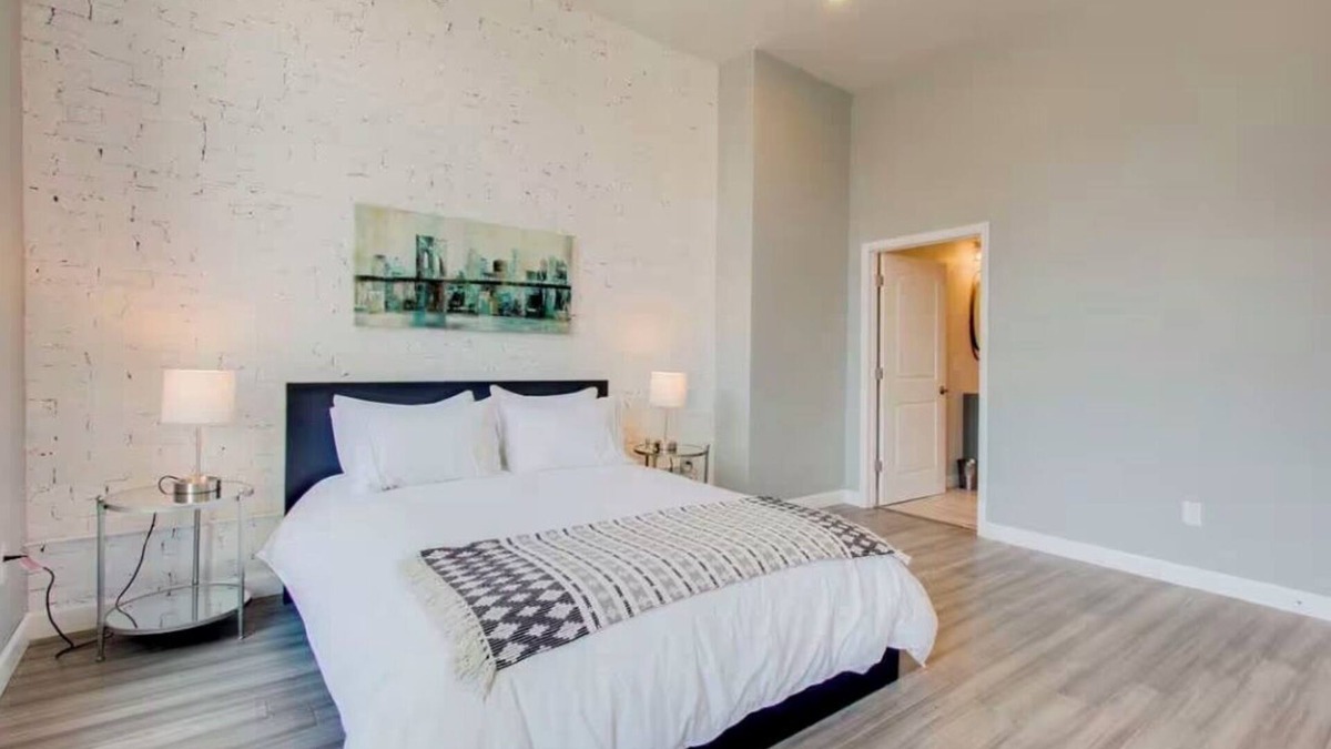 Westown Apartment | Large 3BR Loft in Fiserv Forum/Deer District Area