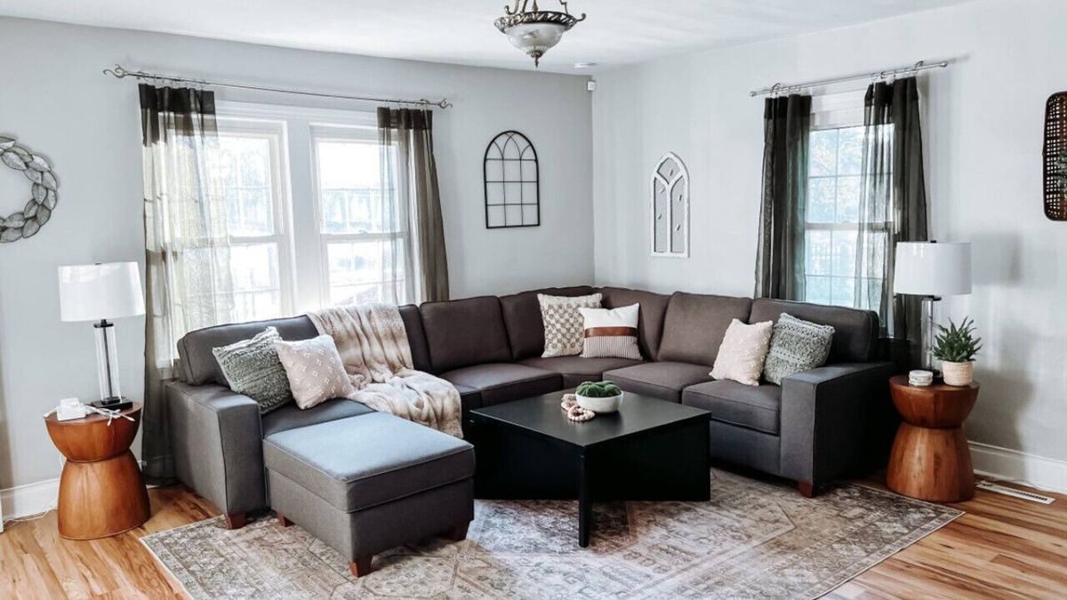 Berea House | Large 4 Bedroom|Close to Airport & IX Center|Sleeps 10