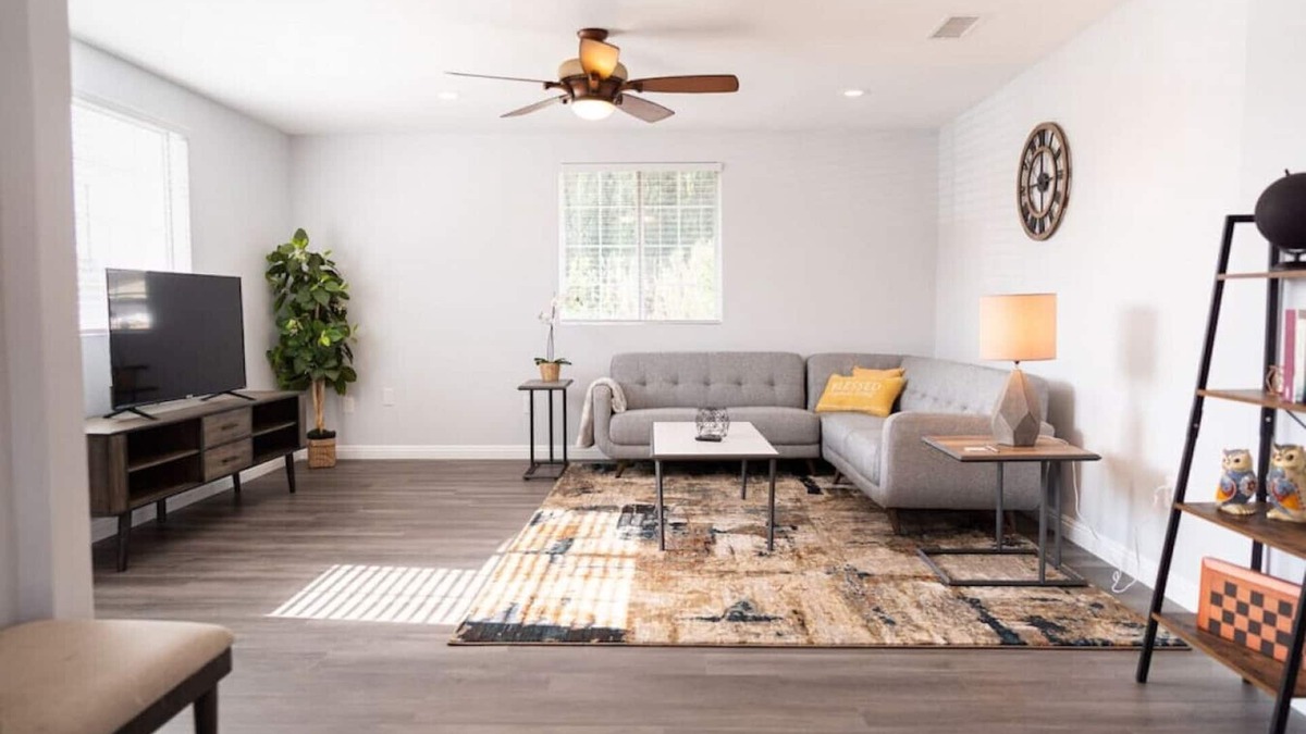 Cypress House | LARGE 4-BEDROOM HOUSE WITH AIR HOCKEY TABLE CLOSE TO DISNEYLAND IN ORANGE COUNTY (p41)