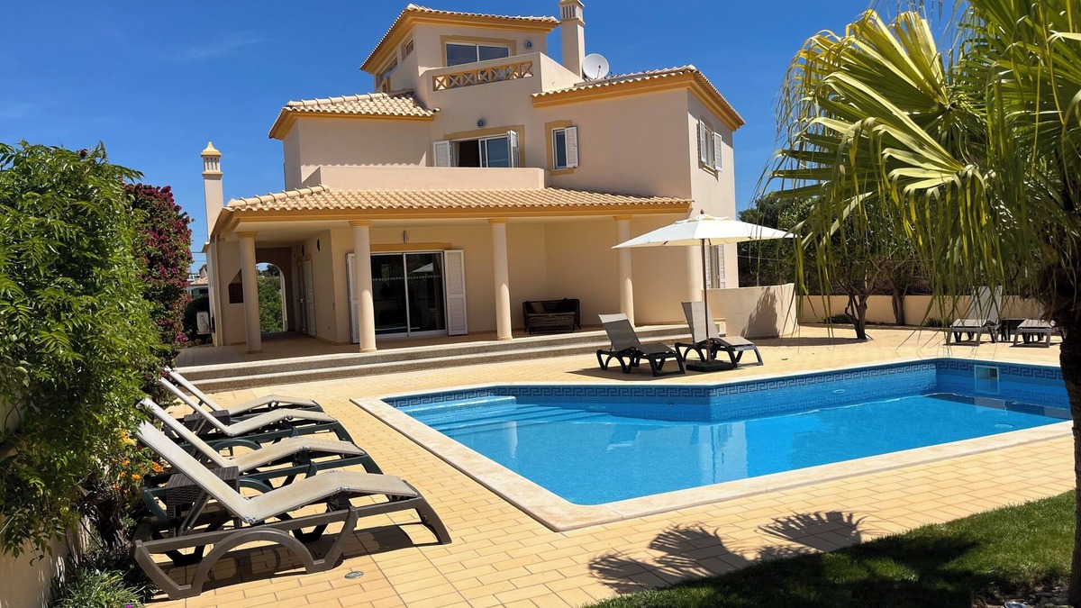 Albufeira Villa | Large 4 Bedroom Villa with BBQ Terrace, WIFI, Air Con, and Private Pool