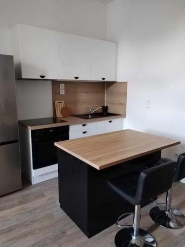 Roubaix Apartment | Large 40m2 Prox Lille-métro-tram