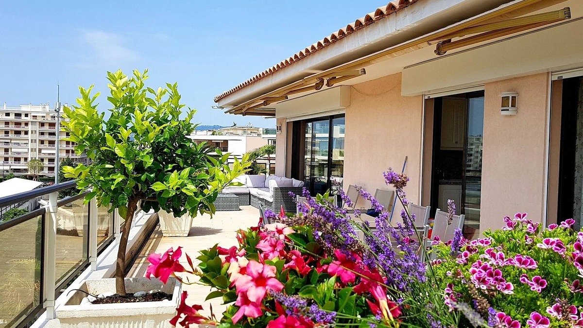Pointe Croisette Apartment | Large 4P Pointe Croisette Huge terrace Sea view Beaches Wifi Air conditioning Garage