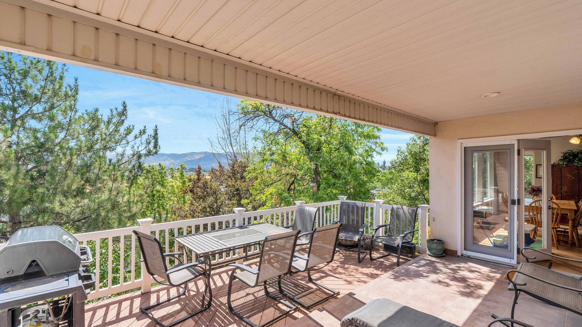 Riverton House | Large 5 bed/4 bath above Jordan River SLC with Amazing Views.