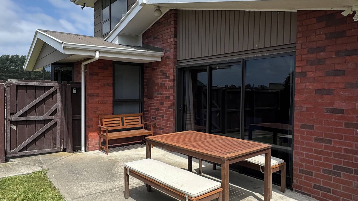 Harewood House | Large 5 Bedroom home 10mins to Christchurch airport. Wheelchair facilities