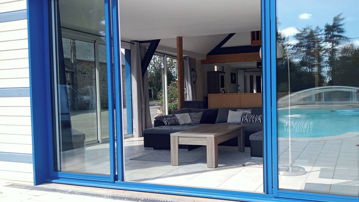 Martigne-Ferchaud House | Large 6-bedroom gîte near Rennes, 2bathrooms, 3wc, heated swimming pool, 10p pond