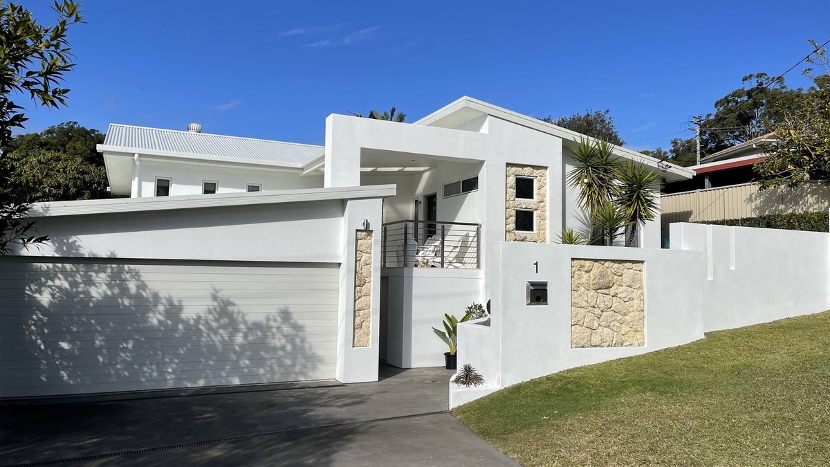 Coffs Harbour House | Large 6 room 12person coastal home mins to anywhere around Coffs, fully equipped