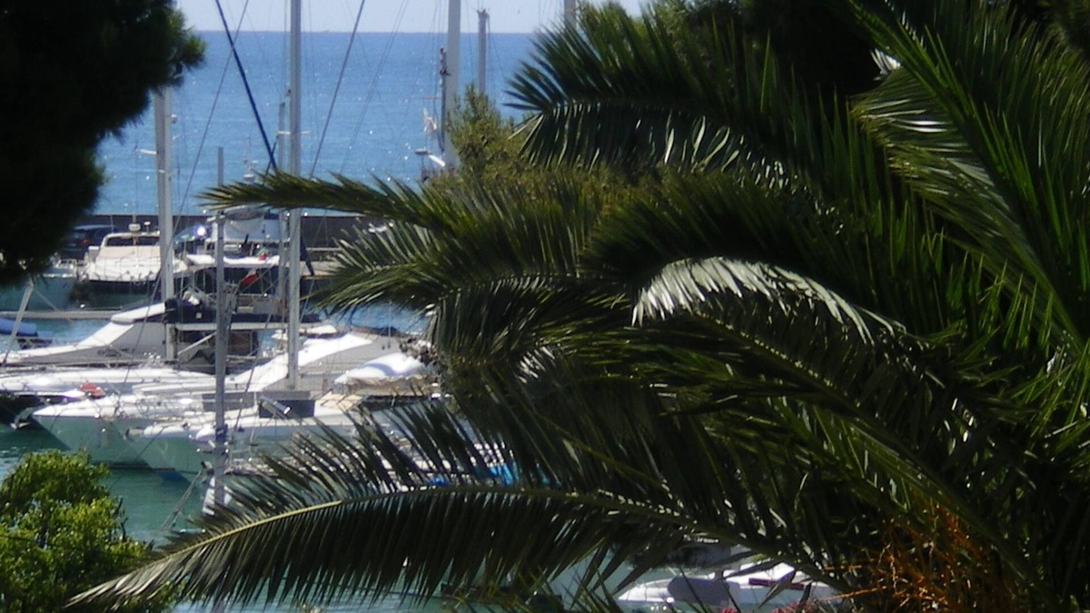 Saint-Laurent-du-Var Apartment | Large 66sqm appartment air conditioning facing the sea,s.pool,50m beach n port