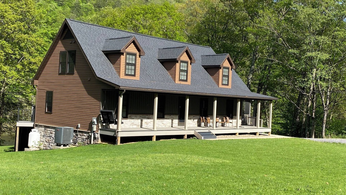 Hyner Cabin | Large 7-Bedroom Cabin Overlooking Pine Creek in Jersey Mills
