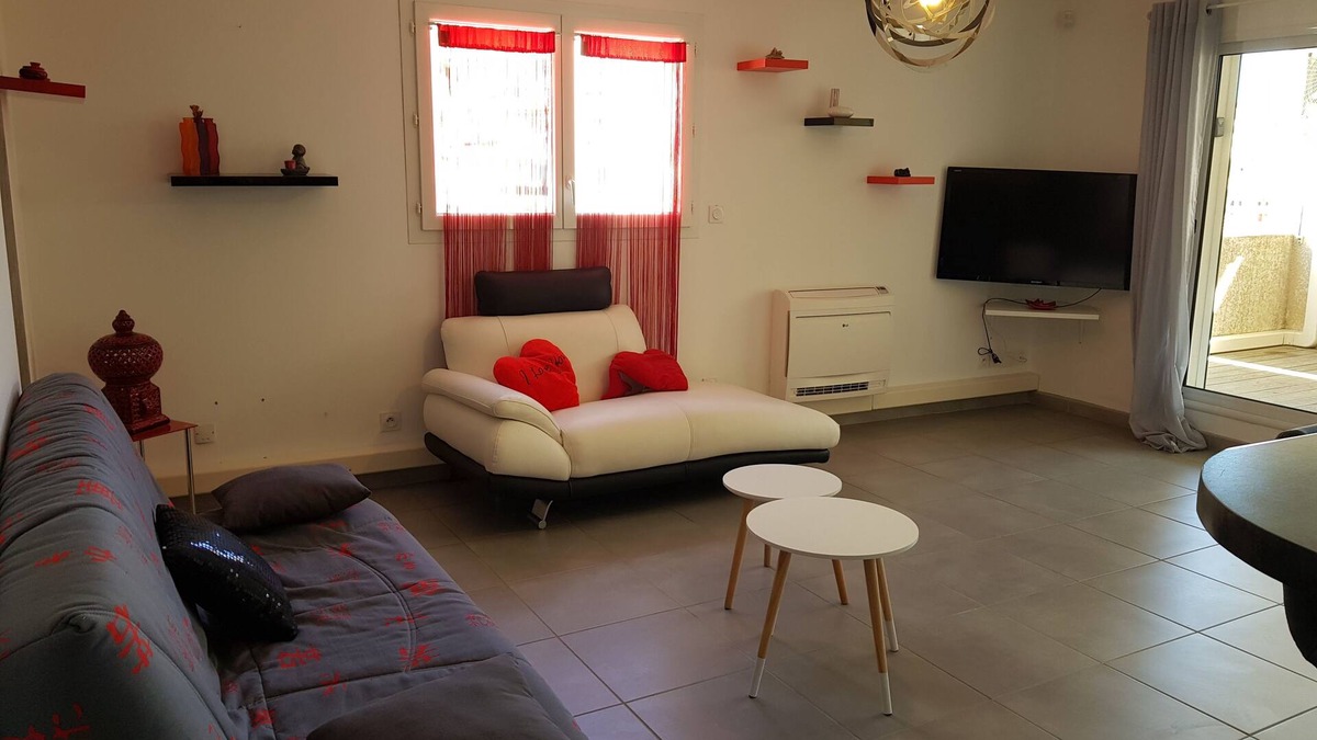 Mediterranee Apartment | Large air conditioned T3 200 m from the main beach, secure garage
