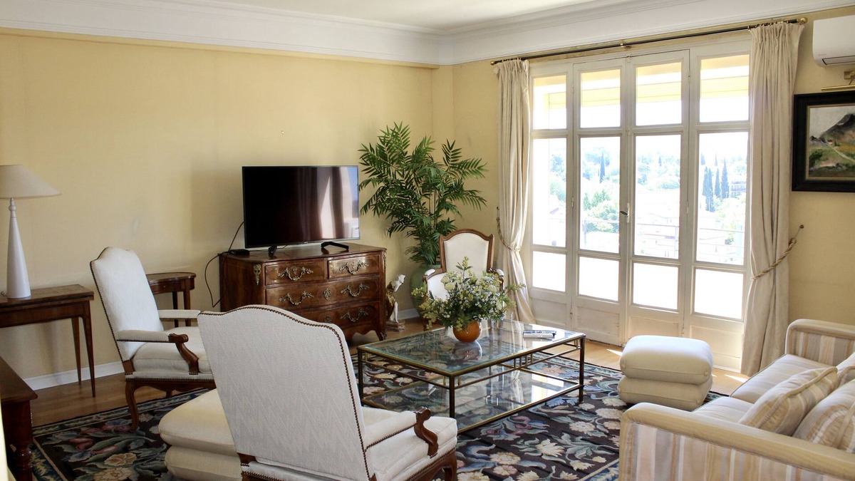 Mazarin Quarter Apartment | Large air-conditioned apartment with views of Aix-en-Provence