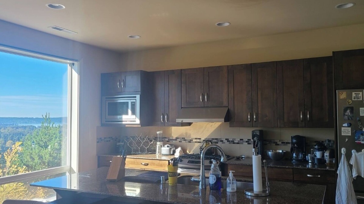 Issaquah House | Large Air Conditioned Newly Carpeted Room in Home with Views