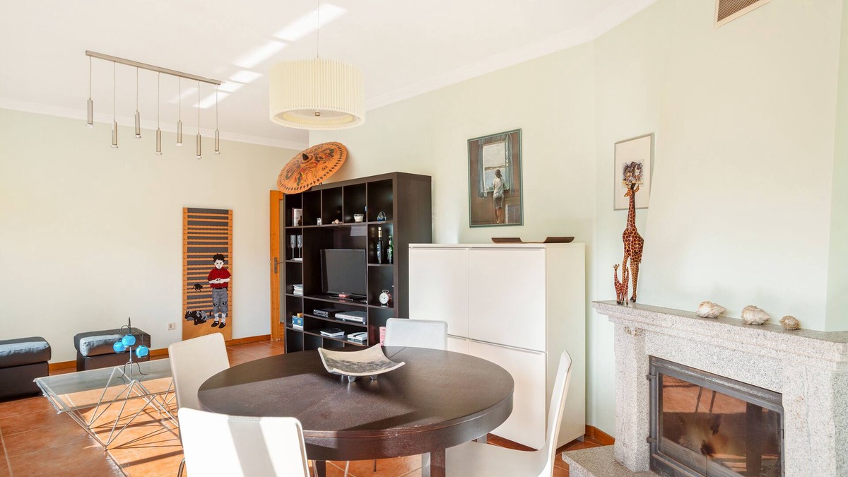 Madalena Apartment | Large and Bright Apartment near the Beach