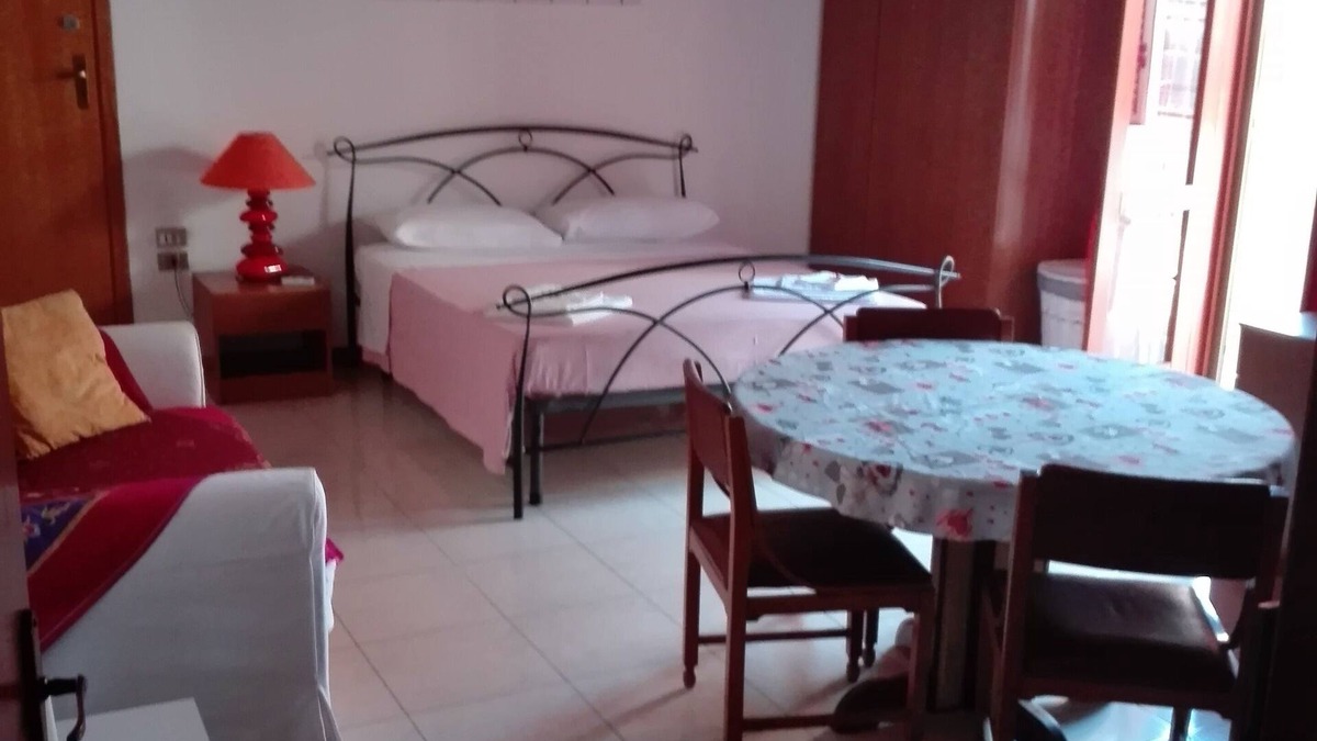 Lentini Apartment | Large and bright studio apartment