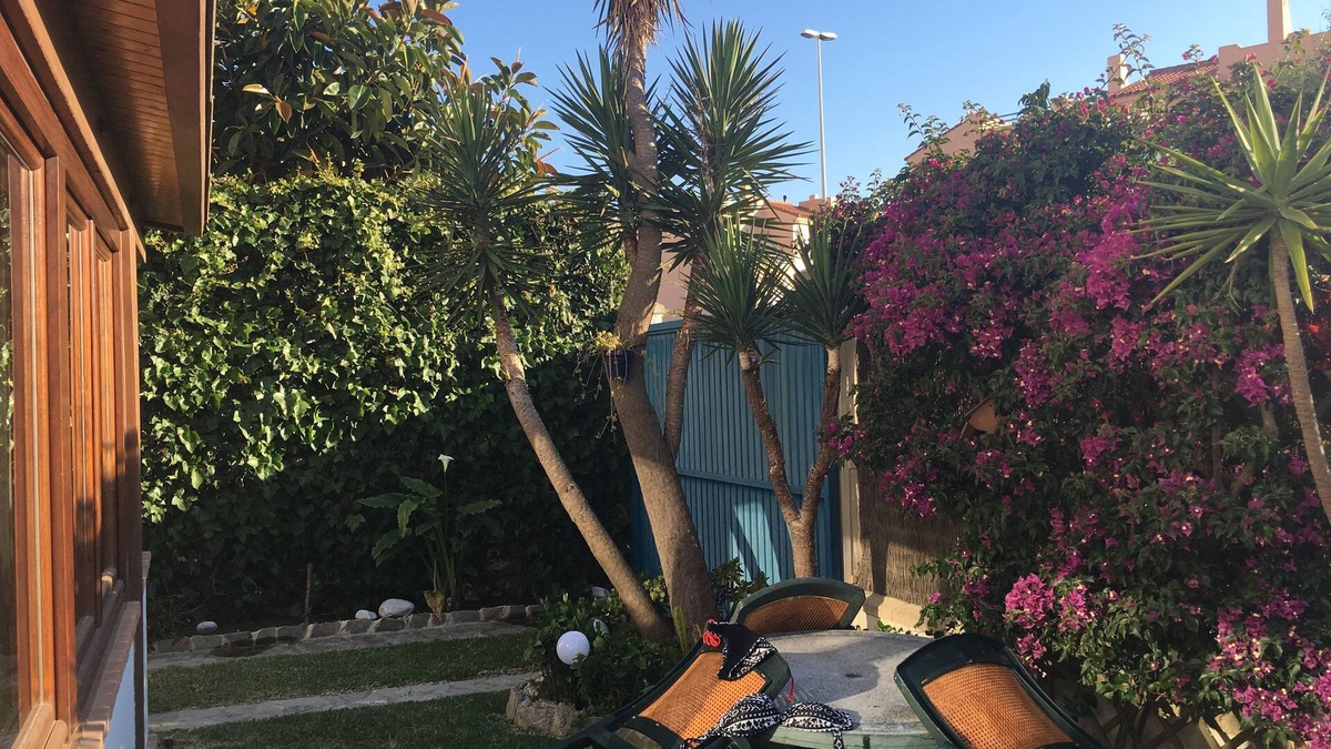 Tarifa House | Large and charming house next to Playa de Los Lances (with garden and parking).