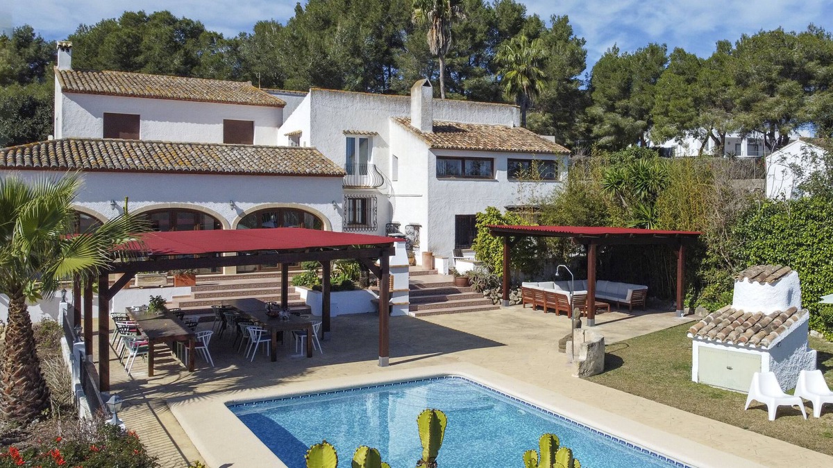 Tarraula Villa | Large and classic villa in Javea, on the Costa Blanca, Spain with private pool for 12 persons
