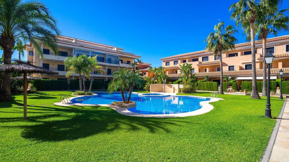 Platja de l'Arenal Apartment | Large and comfortable apartment with communal pool in Javea, Costa Blanca, Spain for 8 persons