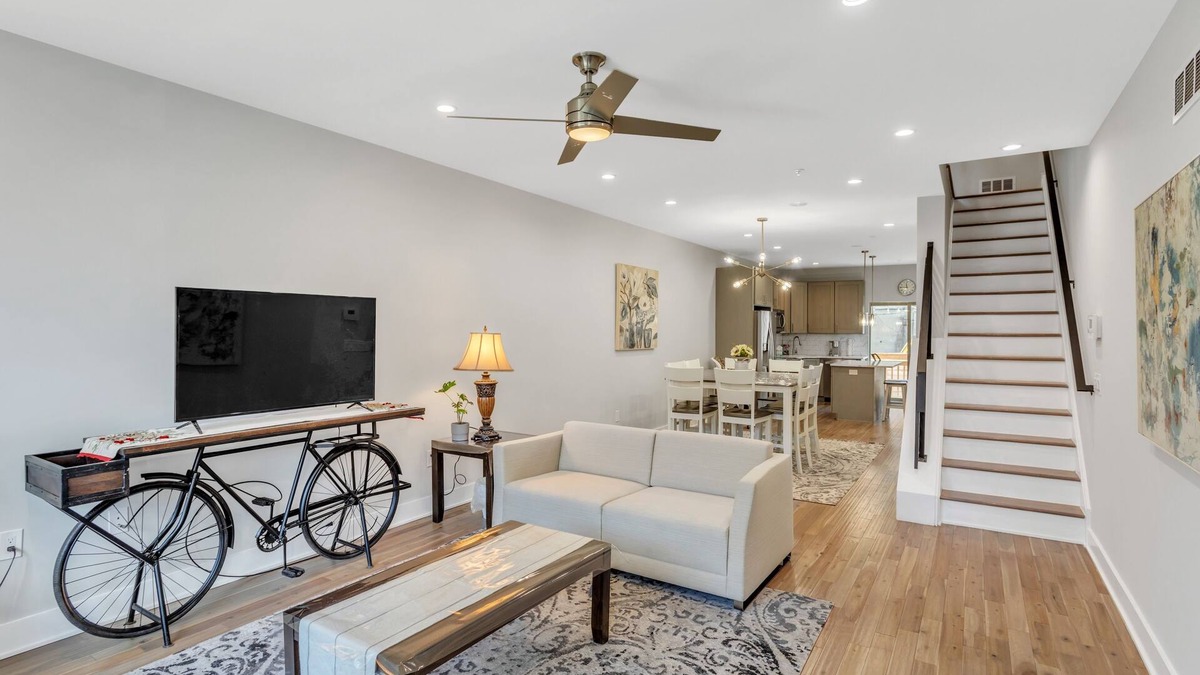 West Philadelphia House | LARGE and In Charge - 6 Bedroom stunner in University City - Philadelphia by RedAwning