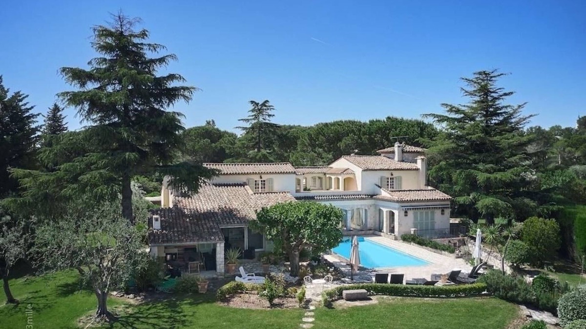 Mouans-Sartoux Villa | Large and luxurious family property.