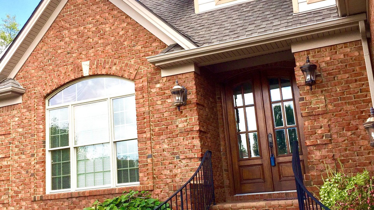 Lexington House | Large and Luxurious, with Green Space