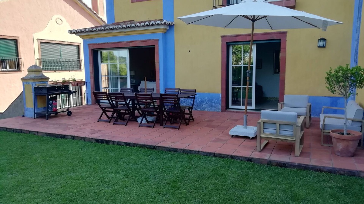 Varzea de Sintra House | Large and Spacious House Overlooking Historic Town of Sintra and National Park