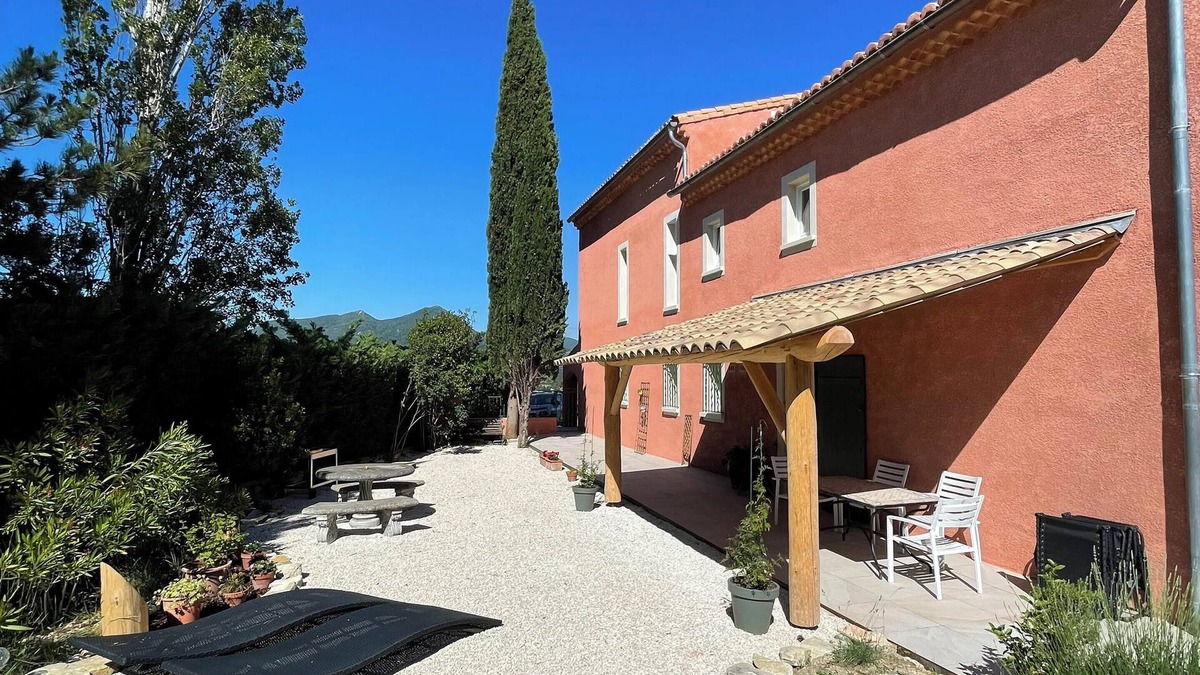 Mirabel-aux-Baronnies Apartment | Large apartment for 4 people in a house with swimming pool
