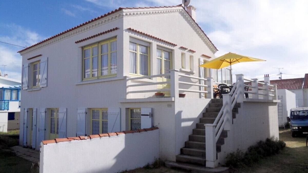 Notre-Dame-de-Monts Apartment | Large apartment in villa near beach terrace veranda