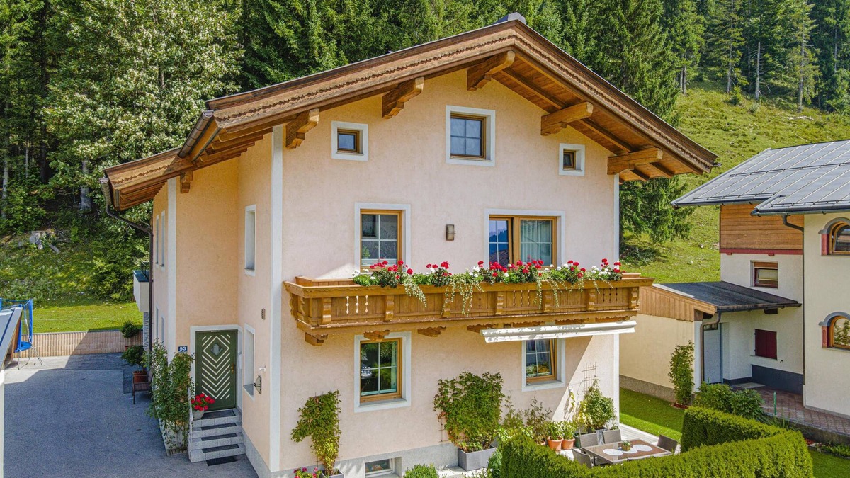 Hochfilzen Apartment | Large apartement, 2 car-minutes from ski lift